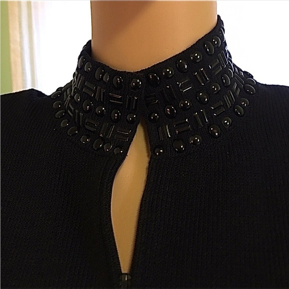 ST. JOHN BLACK SWEATER SIZE 10 LIKE NEW CONDITION - Picture 7 of 9